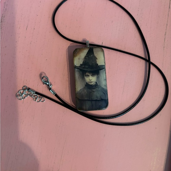 Young witch pendant - Picture 3 of 4